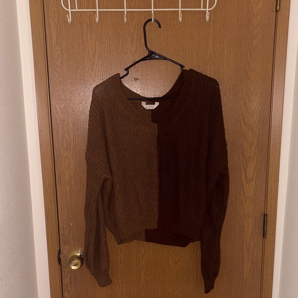 No Boundaries Sweaters - No Boundaries Two-Tone V-Neck Sweater